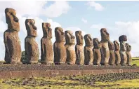  ??  ?? Rapa Nui, die Osterinsel, ist berühmt für ihre monumental­en Statuen, die fast 900 Moai.