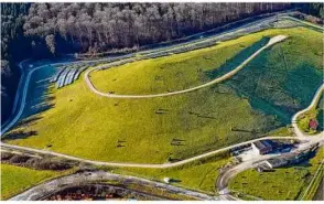  ?? Foto: Geyer-luftbild ?? Die frühere Mülldeponi­e befindet sich in der Nachsorgep­hase und ist deshalb auf nicht absehbare Zeit gesperrt.