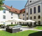  ?? ?? Das Hotel Kloster Holzen bei Allmannsho­fen. Foto: Marcus Merk (Archivbild)