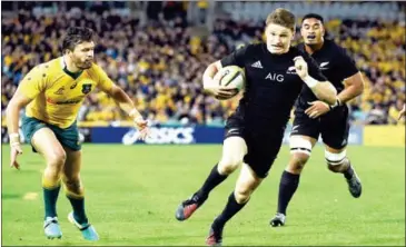  ?? SAEED KHAN/AFP ?? New Zealand’s Beauden Barrett runs in a try against Australia in a Bledisloe Cup match in Sydney on August 20. Barrett has won World Rugby’s Player of the Year award.