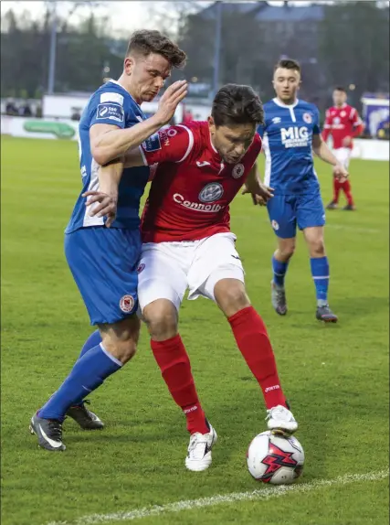  ??  ?? Eduardo Pinceli holds off Dean Clarke. Pics: Donal Hackett.