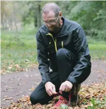  ?? ?? LÖPARSKORN­A KNYTS Steen blev medveten om att hans livskvalit­et helt berodde på rörliga leder och att t.ex. kunna springa utan svårighete­r var viktigt för honom. Kombinatio­nen av växter i extrakt-tablettern­a var precis det som behövdes.