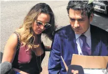  ?? Luis Alonso Lugo / AP ?? Kate del Castillo y el abogado Alejandro Rojas Pruneda, frente a la sede de la OEA, en Washington.