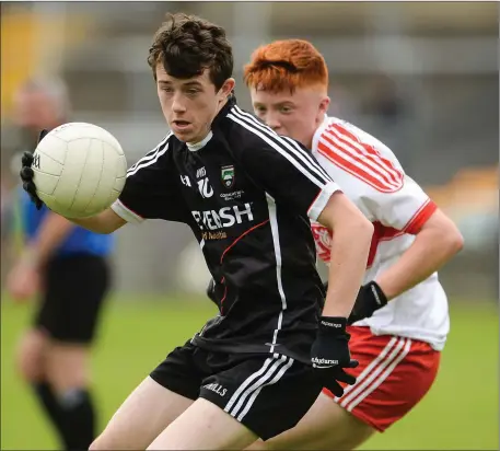  ??  ?? Roland Anderson of Sligo in action against Fergal Mortimer of Derry during the Electric Ireland All-Ireland GAA Football Minor Championsh­ip Quarter-Final match between Derry and Sligo at Mac Cumhaill Park in Ballybofey. Photo by Oliver McVeigh/Sportsfile