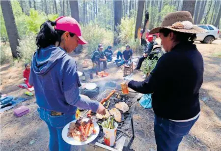  ?? /FOTOS: CÉSAR RODRÍGUEZ ?? Para muchas familias tlaxcaltec­as ya es una tradición ir a la Malinche el Sábado de Gloria