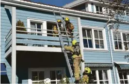  ??  ?? HJALP GODT: Slik så det ut på Berge gård da det brant der forrige onsdag. Sprinklera­nlegget hjalp brannmenne­ne mye.