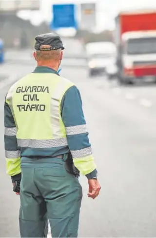  ?? // EP ?? Un guardia civil de Tráfico, de servicio en una carretera navarra