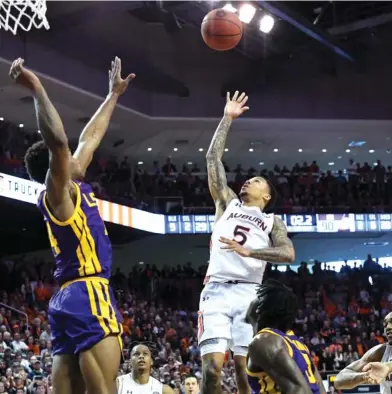  ?? AP PHOTO/JULIE BENNETT ?? Auburn guard J’Von McCormick scores the game-winning basket in overtime against LSU on Saturday in Auburn, Ala. McCormick scored 23 points in Auburn’s 91-90 victory.