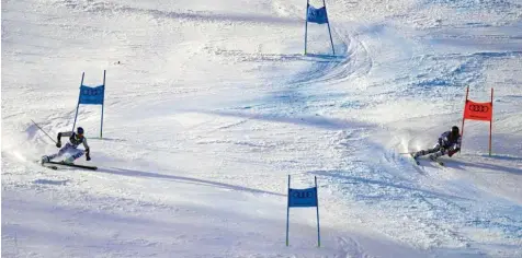  ?? Foto: Kappeler, dpa ?? Alexander Schmid (links) zieht hier im Halbfinale gegen Loic Meillard den Kürzeren.