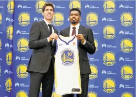  ?? Liz Moughon / The Chronicle ?? Warriors General Manager Bob Myers introduces draft pick Jacob Evans at the team’s headquarte­rs Monday. Evans said he’s looking forward to being “part of something that’s legendary.”