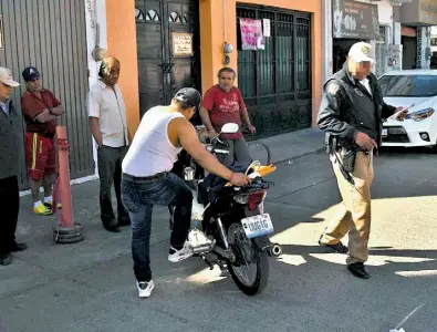  ??  ?? El accidente se registró entre las calles Guillermo Prieto y Terán.