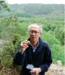  ?? Bild: ANDERS CLAESSON/ARKIV ?? EXPERT. Peter Lindberg ute i falkarnas naturliga habitat.