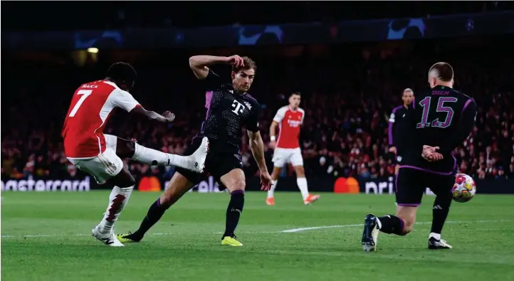  ?? Image : Matthew Childs/Reuters ?? Saka (Arsenal) ouvre le score contre le Bayern en quarts de  nale aller en Ligue des Champions.