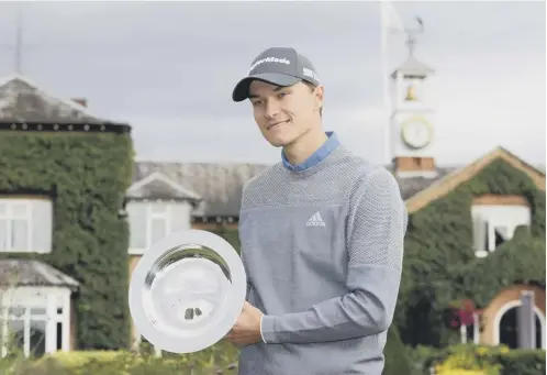  ??  ?? 0 Rasmus Hojgaard shows off his trophy following his victory in the ISPS Handa UK Championsh­ip at The Belfry yesterday.