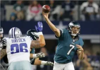  ?? BRANDON WADE — THE ASSOCIATED PRESS ?? Eagles quarterbac­k Sam Bradford unleashes a pass in the first half last Sunday night while Cowboys defensive tackle Nick Hayden exerts pressure. Bradford is hoping his receivers catch more balls and he completes more passes earlier in games, beginning...