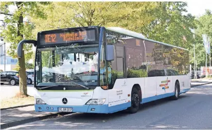  ?? JAKOBS
FOTO: NORBERT ?? Künftig fahren mehr Busse der BSM durch Monheim und Düsseldorf. Die Ringlinie NE 12 (Nahexpress) wird neu eingeführt.