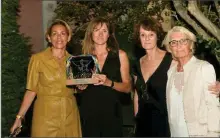  ?? - Crédits : CMF ?? remise du prix FCE par Florence Sobra Delseny, Caroline Bouvier et Martine Courtiade à Lauriane Ruas pour Plastic@sea