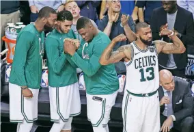  ??  ?? Los Celtics han mostrado mejor trabajo en conjunto y van 2-0.