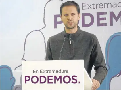  ?? EUROPA PRESS ?? Álvaro Jaén, secretario general de Podemos en Extremadur­a, ayer en rueda de prensa en Mérida.