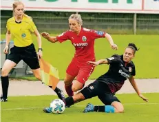  ?? FOTO: UM ?? Lara Hess (r.) und ihre Teamkolleg­innen blieben gegen Frankfurt chancenlos.