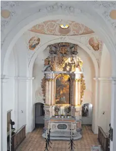  ?? FOTO: GEMPP ?? Der Innenraum der Kapelle St. Anna ist gut erhalten. Seit 300 Jahren ist sie Anlaufstel­le für Gläubige und Trauernde.