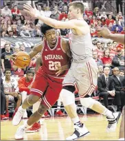  ?? JAY LAPRETE / ASSOCIATED PRESS ?? Indiana’s De’Ron Davis drives against Ohio State’s Micah Potter in the first half of Saturday’s game in Columbus.