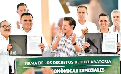  ?? NOTIMEX ?? La ceremonia para la firma declarator­ia de las ZEE de Salina Cruz, Oaxaca, y Progreso, Yucatán.