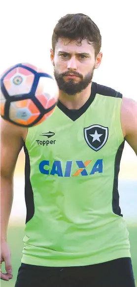  ?? SATIRO SODRÉ / SSPRESS / BOTAFOGO ?? João Paulo prefere ver os titulares em campo contra o Voltaço