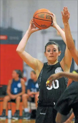  ?? GENE WALSH — DIGITAL FIRST MEDIA ?? North Penn grad Erin Maher looks to pass at women’s NCAA summer basketball league.