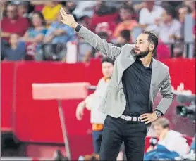  ?? FOTO: EFE ?? Pablo Machín se estrenó como técnico local en el Pizjuán con un triunfo