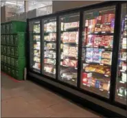  ?? DONNA ROVINS — DIGITAL FIRST MEDIA ?? Frozen grocery items are ready to be packed for customer delivery at online grocer Peapod’s newest wareroom. The new facility is located at the North Coventry Giant on Glocker Way, and is a partnershi­p with Giant Food Stores.