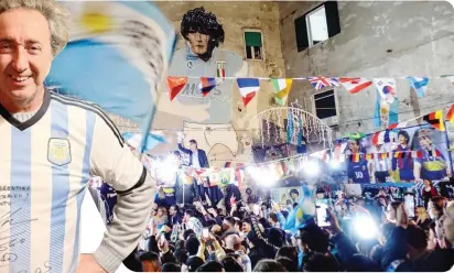  ?? ANSA ?? Grande gioia a Napoli i tifosi si sono ritrovati al murale dedicato a Maradona ai Quartieri Spagnoli A sinistra la nostra prima pagina del 20 novembre sul mondiale