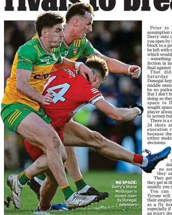  ?? ?? NO SPACE: Derry’s Shane McGuigan is closed down by Donegal defenders