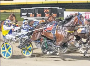  ??  ?? INTENSE RUN: The finish of the $40,000 VHRC Caduceus Victoria Sires Classic at Bendigo. Picture: STUART MCCORMICK, HRV