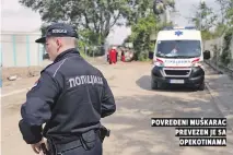  ?? ?? povređeni muškarac prevezen je sa opekotinam­a