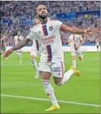  ?? ?? Lacazette celebra su gol.