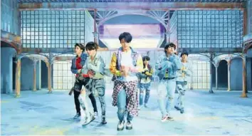  ?? YOUTUBE ?? Visuelle Überzeugun­gskraft ist Teil des südkoreani­schen Boyband-Konzepts: BTS’ Musikvideo zur Single «Fake Love» hat auf Youtube gut 140 Millionen Aufrufe.