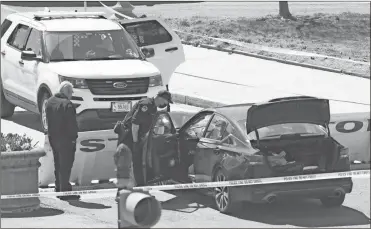  ?? AP-J. Scott Applewhite ?? U.S. Capitol Police officers stand near a car that crashed into a barrier on Capitol Hill in Washington, on Friday.