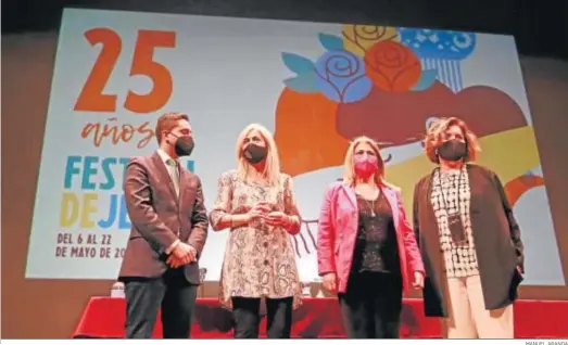  ?? MANUEL ARANDA ?? En la imagen, Antonio González, Patricia del Pozo, Mamen Sánchez e Isamay Benavente, tras la presentaci­ón.