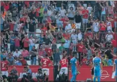  ??  ?? ÁNIMOS. Imagen del Nàstic-Girona disputado en el Nou Estadi.