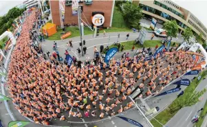  ?? Fotos: SportSchec­k ?? Der SportSchec­k Stadtlauf zieht jedes Jahr zahlreiche Teilnehmer an.