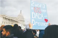  ??  ?? Manifestan­tes exigieron ayer afuera del Capitolio, en Washington, una ley para los dreamers. Para hoy está prevista una protesta multitudin­aria.