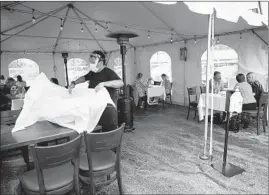  ?? ERIN HOOLEY/CHICAGO TRIBUNE ?? People dine outside at Prairie Grass Cafe on Tuesday in Northbrook.