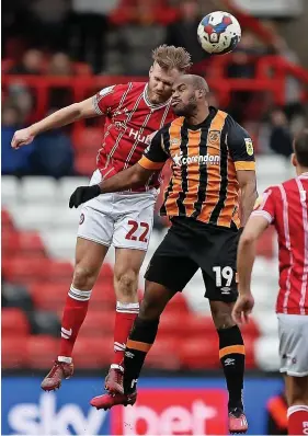  ?? Picture: Will Cooper/JMP ?? Tomas Kalas wins an aerial battle against Hull