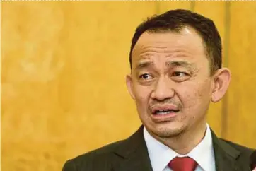  ??  ?? Education Minister Dr Maszlee Malik says he has contacted Universiti Malaya’s vicechance­llor over the tuition fee hike.