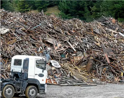  ?? PHOTOS: SCOTT HAMMOND/STUFF ?? A large amount of the timber going to the Bluegums Landfill, near Blenheim, is from constructi­on and general waste.