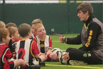  ??  ?? Recruitmen­t starting early! Jason Goodison coaching at a Year 1 (Junior Infant) event at Colney.
