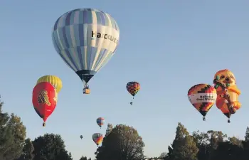  ?? ?? There is a waitlist for balloonist­s to come to Balloons over Waikato. Mark Taylor