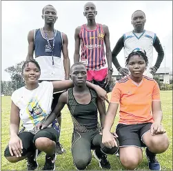  ?? (Pics: Sanele Jele) ?? EUDF’s Sikhumbuzo Sihlongony­ane (C back) winner in the male category and Phiwokuhle Bulunga (C front) ladies winner with other runners at The Albert Millin yesterday.