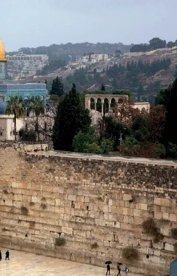  ??  ?? Светилиште и стратиште: У Јерусалиму се срећу три најзначајн­ије религије